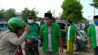 Saat Pengurus PC GP Ansor Sampang Membagikan Masker Kepada Masyarakat di Terminat Trunojoyo Sampang